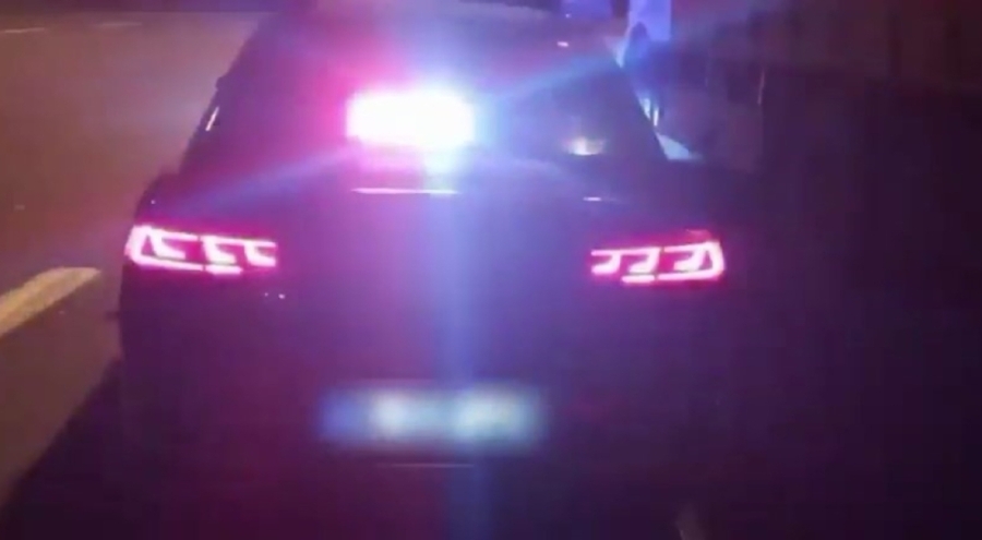 Bursa'da çakarlı otomobil jandarmadan kaçamadı