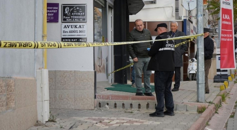 Kayınpeder boşanma görüşmesinde dehşet saçtı! Gelinin kız kardeşini öldürdü, gelinini ağır yaraladı