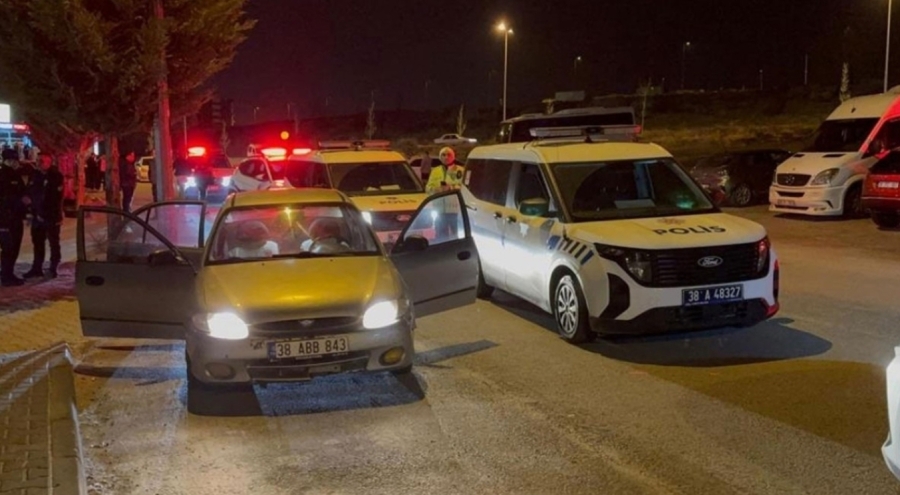 'Dur' ihtarına uymayan şahıs görevli polise çarpıp kaçtı