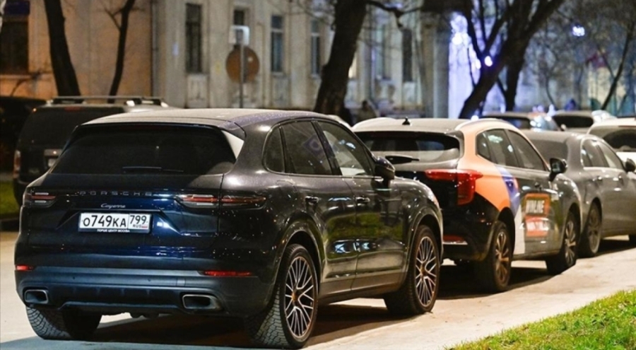 Rusya'da yüzlerce Porsche sahibi araçlarını çalıştırmakta sorun yaşadı