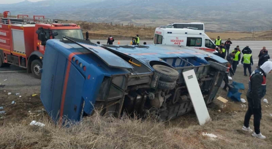 Cezaevi nakil aracı devrildi, 5 kişi yaralandı