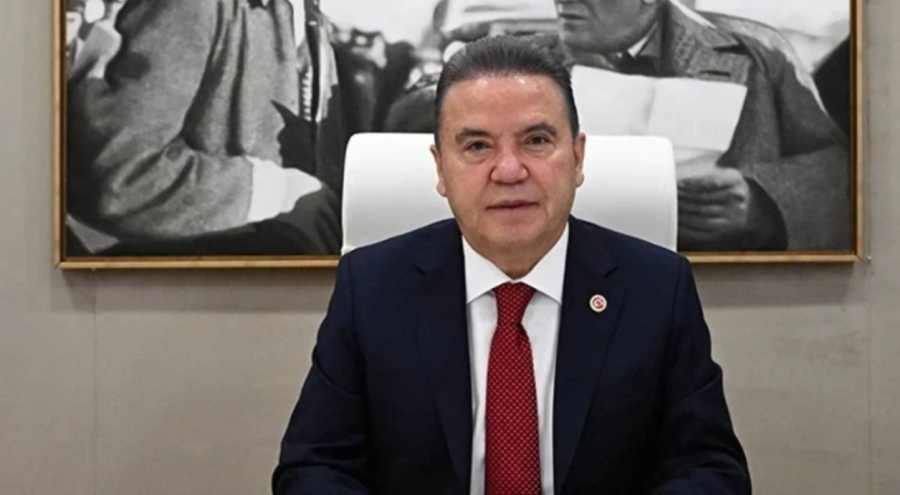 Muhittin Böcek hastaneye kaldırıldı