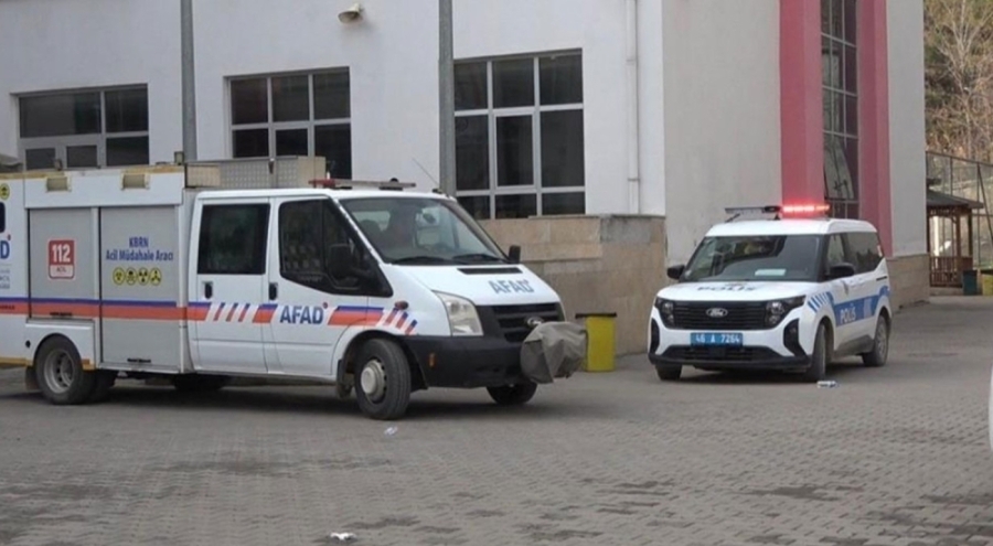 Bilinmeyen bir koku nedeniyle 17 öğrenci hastaneye kaldırıldı