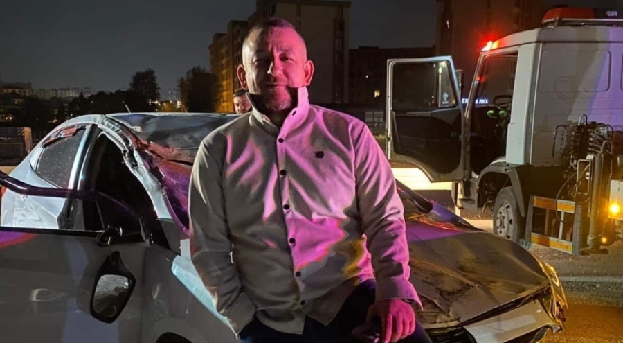 Bursa'da hurdaya dönen araçtan burnu bile kanamadan çıktı! Üstüne bir de poz verdi