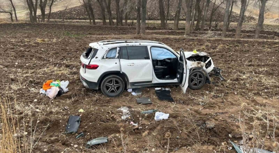 Çorum'da cip takla attı: 2 kişi yaralandı