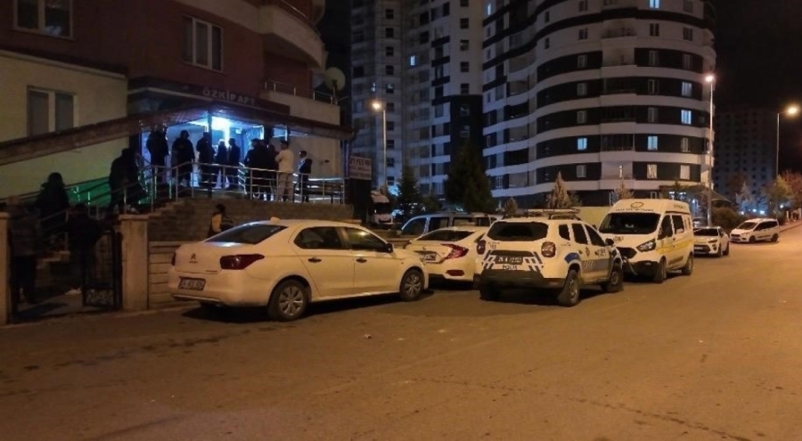 Arkadaşı tarafından evde ölü bulundu