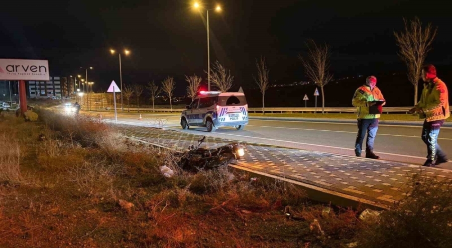 Polisten kaçan motosikletli ters yöne girip kaza yaptı: 1 yaralı