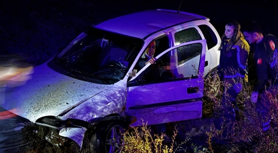 Sakarya'da otomobil tarlaya uçtu, ekipler yaralı için seferber oldu