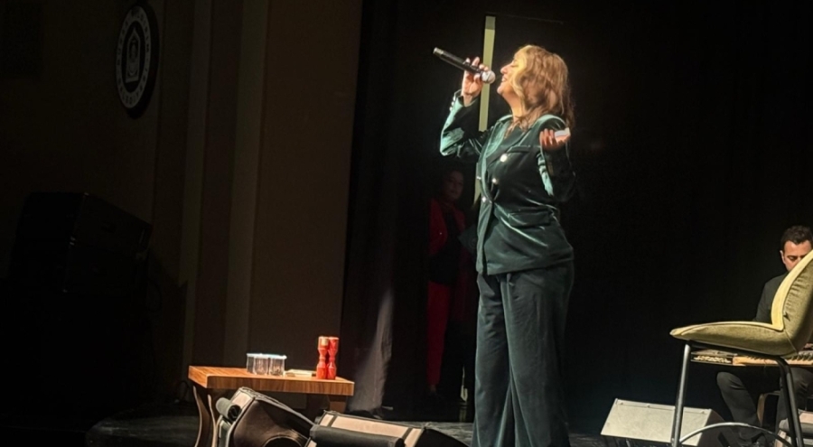 Bursa'da Dilek Türkan ve Derya Türkan konser verdi