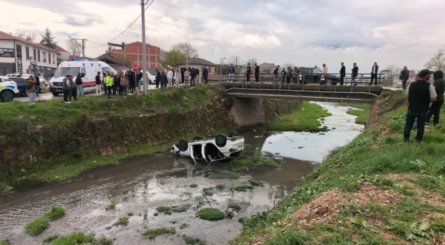 Bursa'da feci kaza! Otomobil dere yatağına uçtu