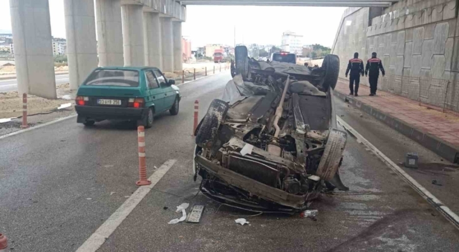 Mersin'de takla atan otomobilin sürücüsü yaralandı