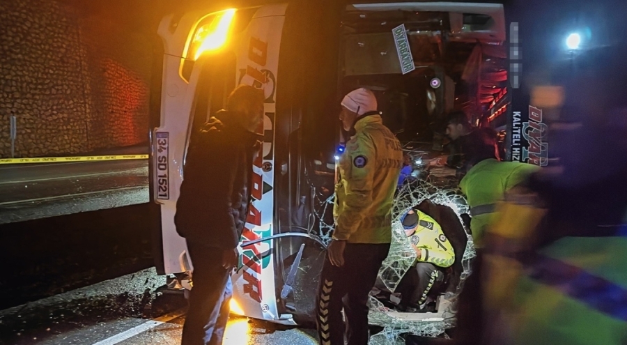 Osmaniye'de yolcu otobüsü devrildi: 3 kişi yaralandı