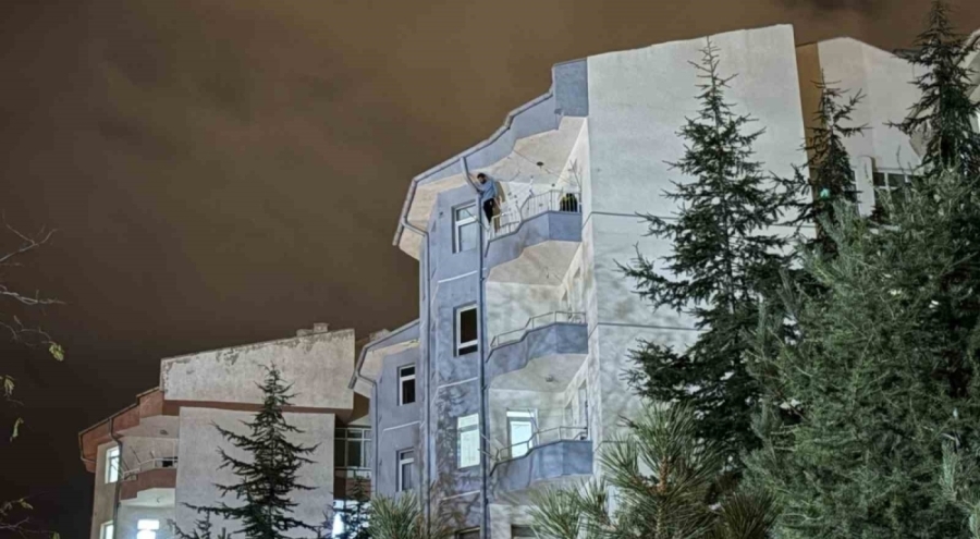 İntihara kalkışan şahıs 4 saat sonra ikna edildi