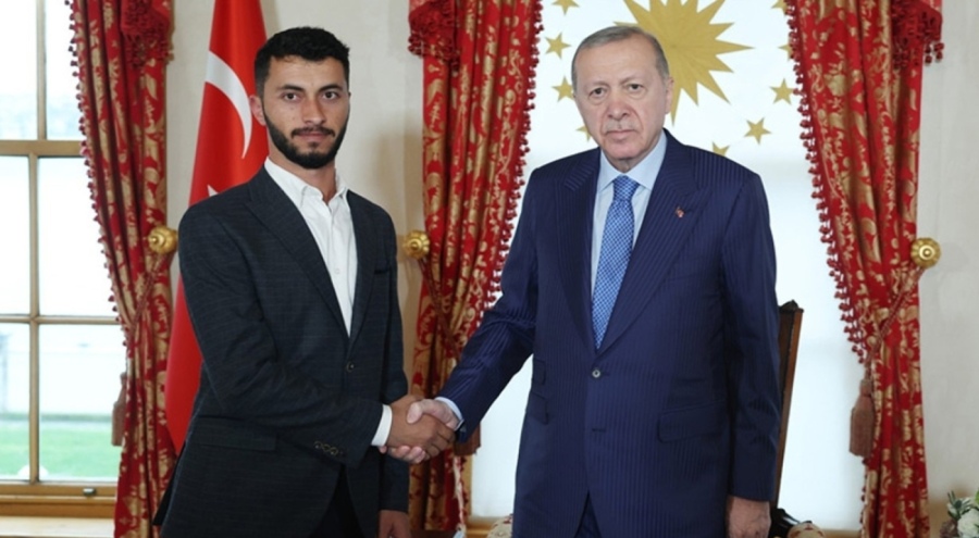 Cumhurbaşkanı Erdoğan, Filistinli yönetmen Basel Adra'yla görüştü