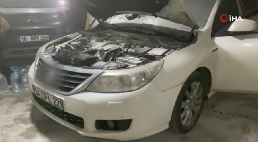 Bursa'da kapalı otoparkta yanan otomobil panik yarattı