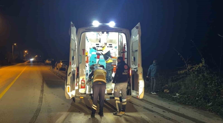 Düzce'de minibüs ile otomobil çarpıştı: 3 kişi yaralandı