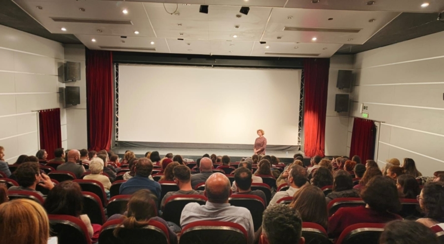 Pelin Esmer, yeni filmiyle Nilüfer'de sinemaseverlerle bir araya geldi