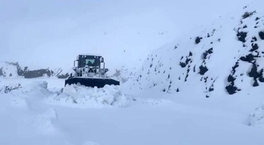 Şırnak'ta kar yolları kapattı