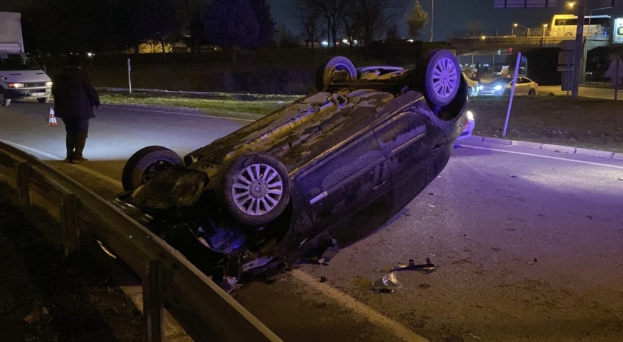Bursa'da kontrolden çıkan otomobil takla attı