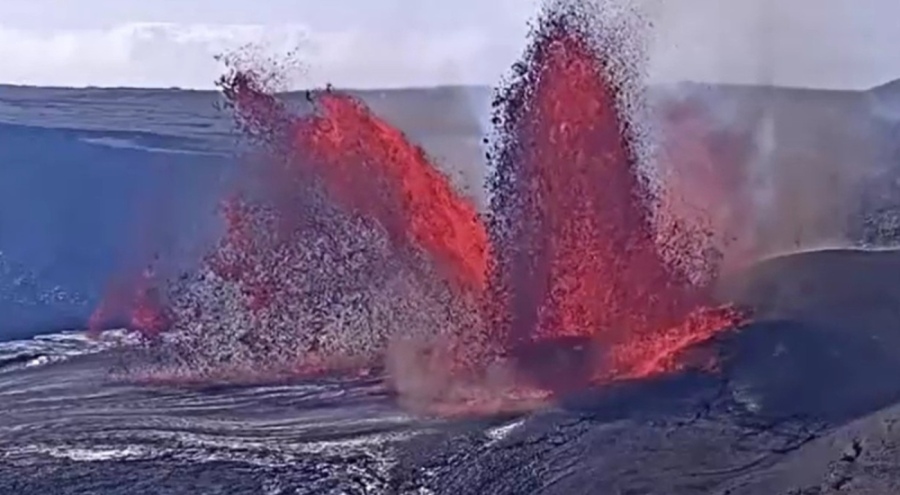 Lav ve kül püskürten Kilauea Yanardağı izleme kamerasını yuttu