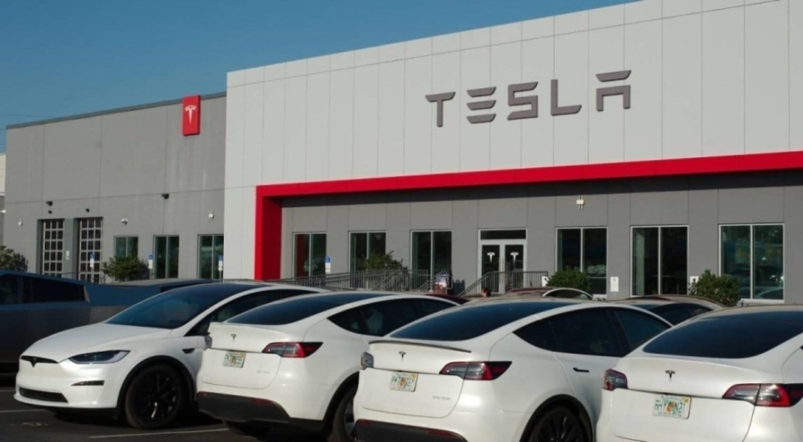 Tesla'nın en ucuz modeli Avrupa'da satışa çıkıyor