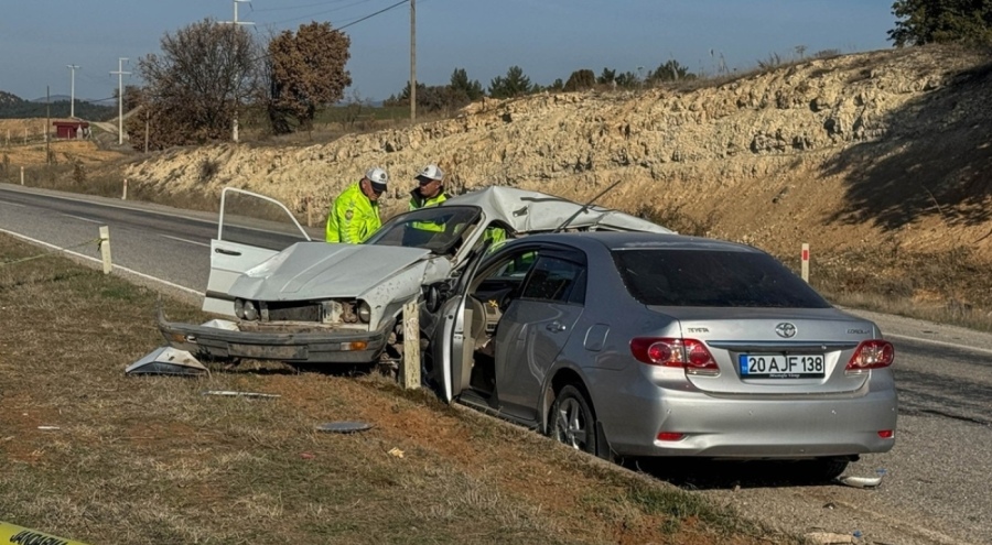 İki otomobil çarpıştı; yaşlı çift hayatını kaybetti