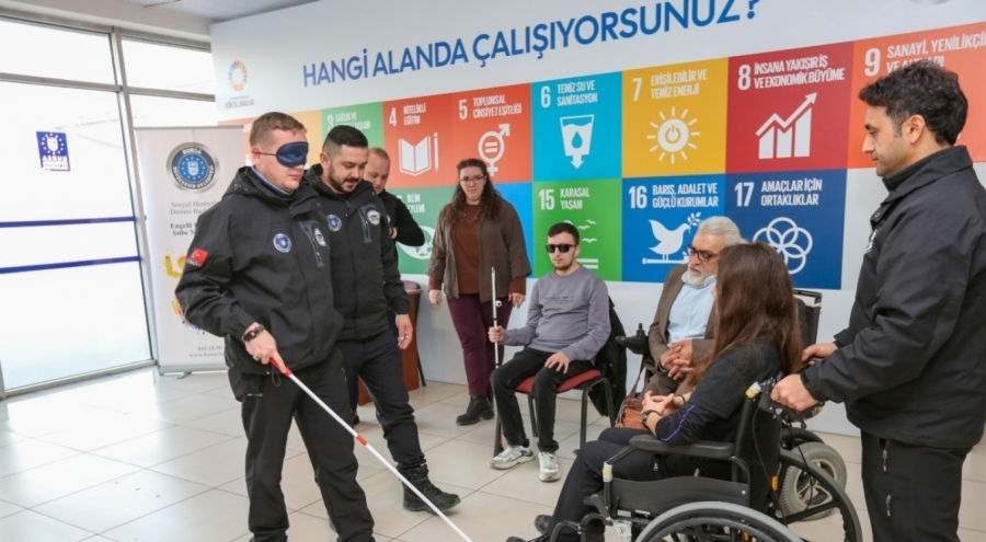BAM ekibi, özel gereksinimli bireyleri afet öncesi alınabilecek önlemler konusunda bilgilendirdi