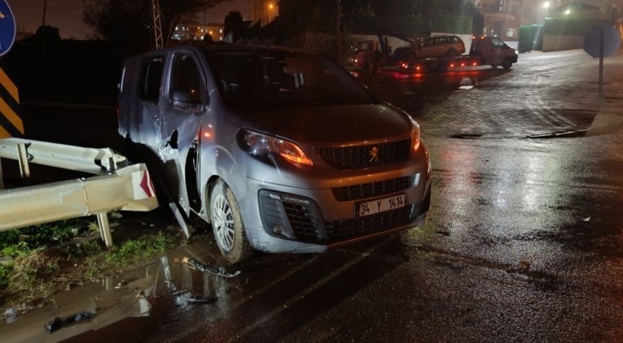 Kocaeli'de 2 araç çarpıştı: Yaralılar var
