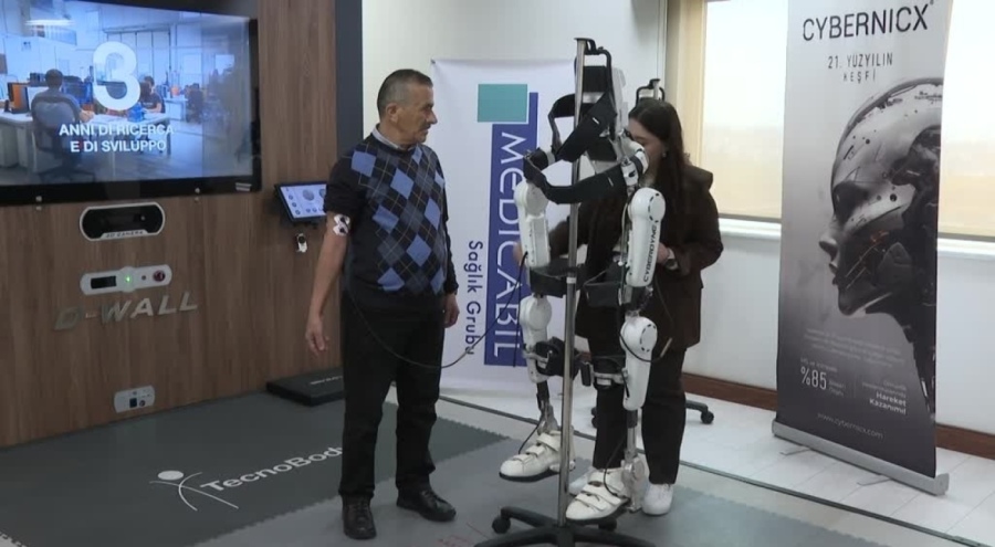 Türkiye'de sayılı Bursa'da da tek: Düşünce sistemiyle çalışan robot, yürüme zorluğu çekenlerin tedavisine başladı