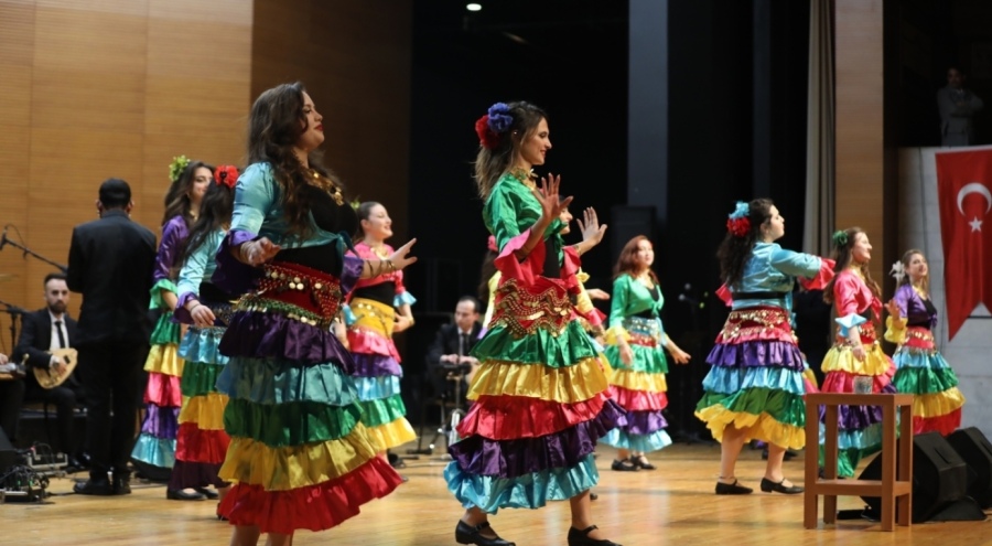 Bursa'da 'Balkan ve Roman Gecesi' coşkusu yaşandı