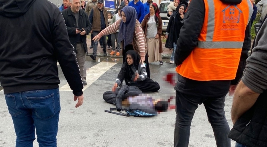 Servis minibüsünün çarptığı çocuk feci şekilde can verdi