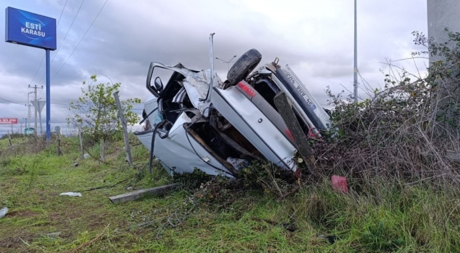 Ciple çarpışan otomobil hurdaya döndü
