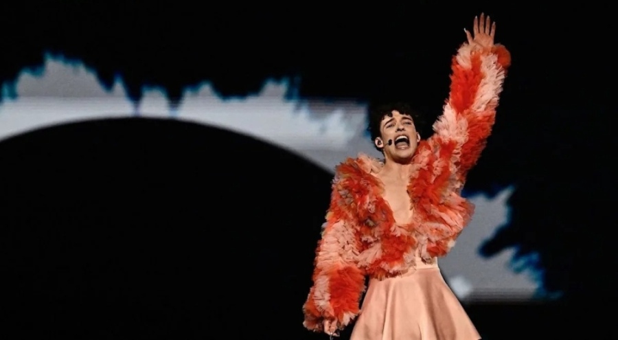 2024 Eurovision kazananı Nemo, İsrail'in katılımına tepki olarak ödülünü iade edecek