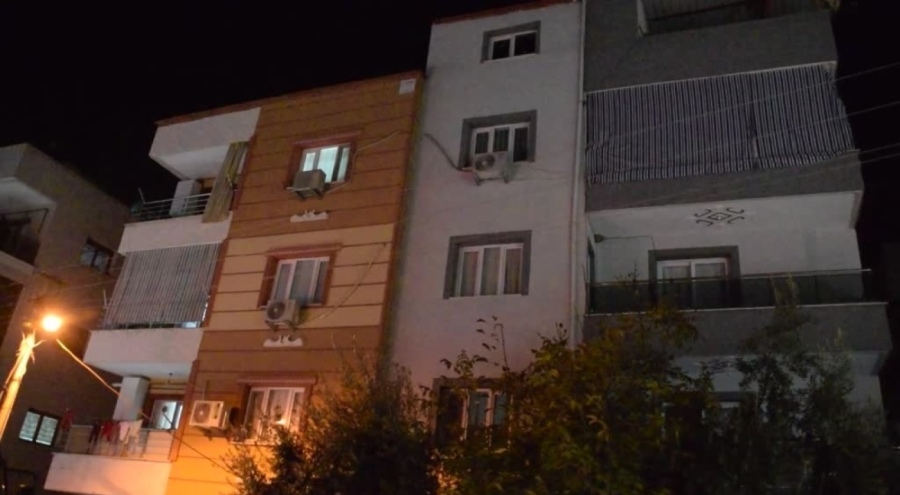 Manisa'da zemindeki kayma sebebiyle 2 apartman tahliye edildi