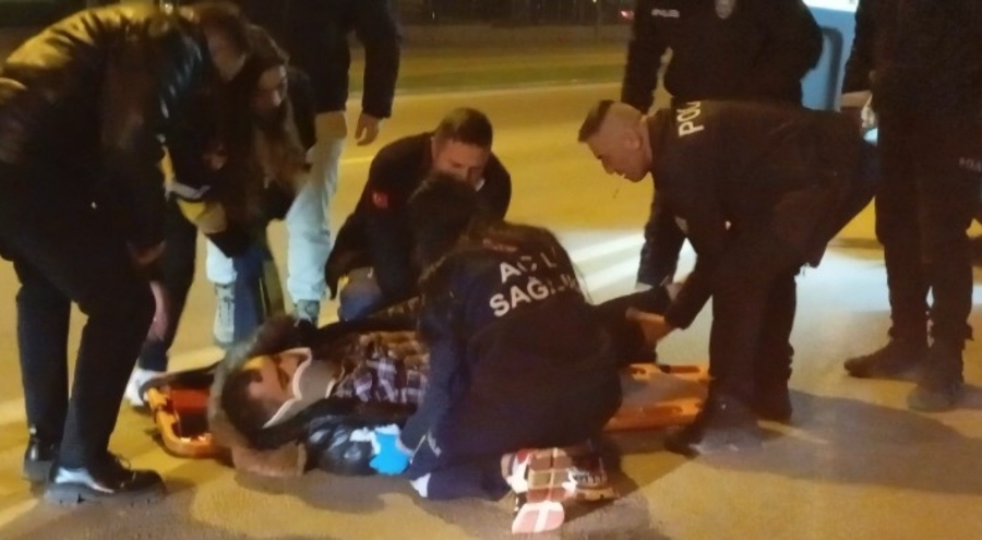 Bursa'da yolun karşısına geçmeye çalışan yayaya otomobil çarptı