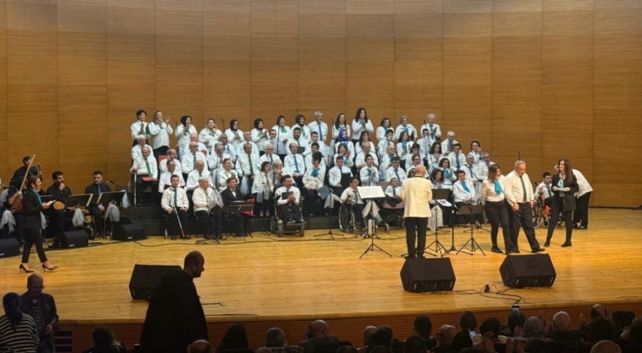 Bursa'da farklı kuşaklar bir araya gelerek türkü dolu bir gece yaşadı