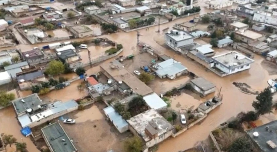 Sağanak sonrası mahalle sular altında kaldı