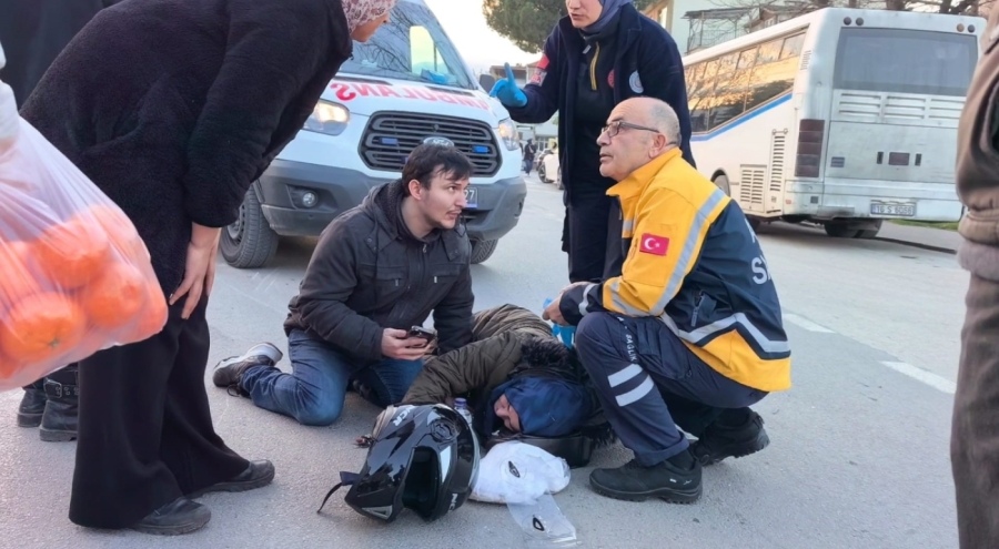 Bursa'da 2 motosikletin çarpışması sonucu 4 kişi yaralandı