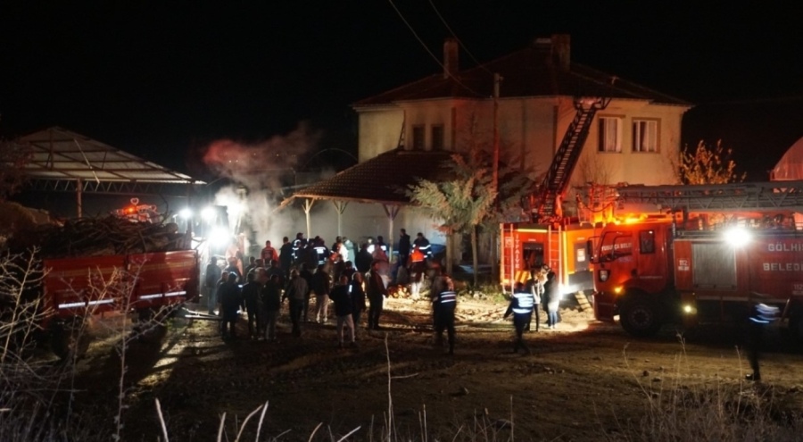 Kalorifer kazanı patladı, yangın çıkan ev küle döndü