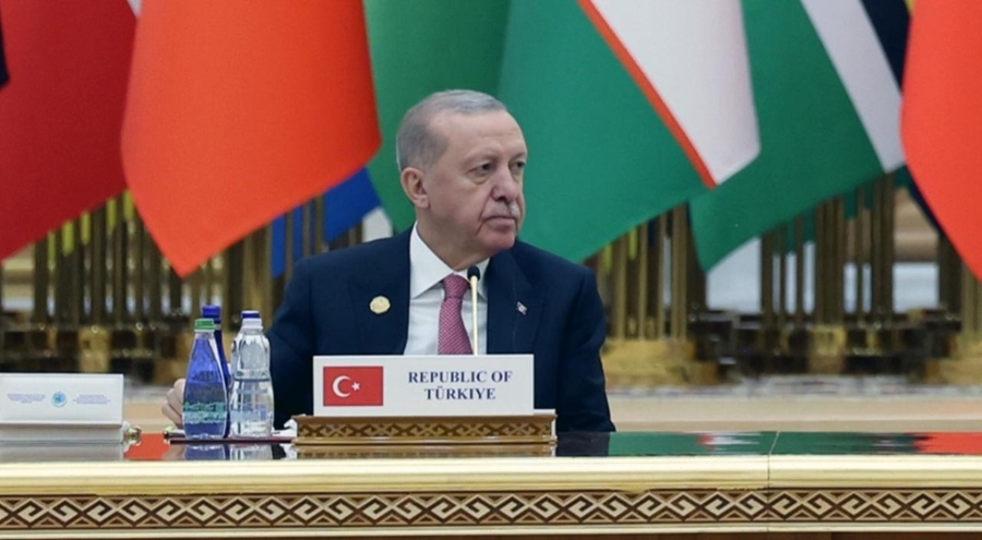 Cumhurbaşkanı Erdoğan'dan Türkmenistan'da diplomasi trafiği