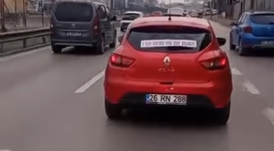 Bursa trafiğinde boşanma kutlaması: "6 yılın sonunda para verip boşandım"
