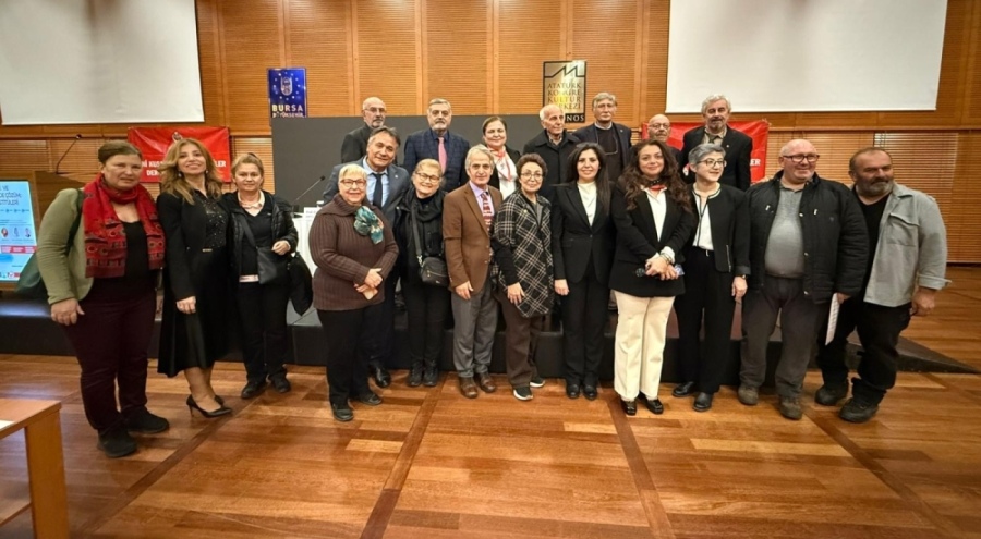 Bursa'da düzenlenen panelde köy enstitüleri ele alındı