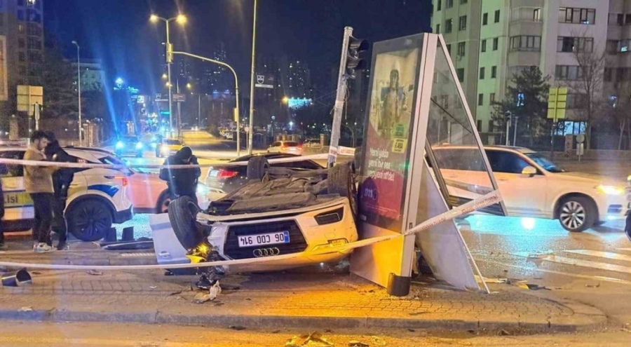 Ankara'da araçla motosiklet çarpıştı: 4 kişi yaralandı