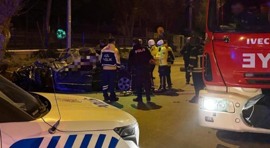 Kaldırıma çarpan otomobil 200 metre savruldu: Ölü ve yaralı var