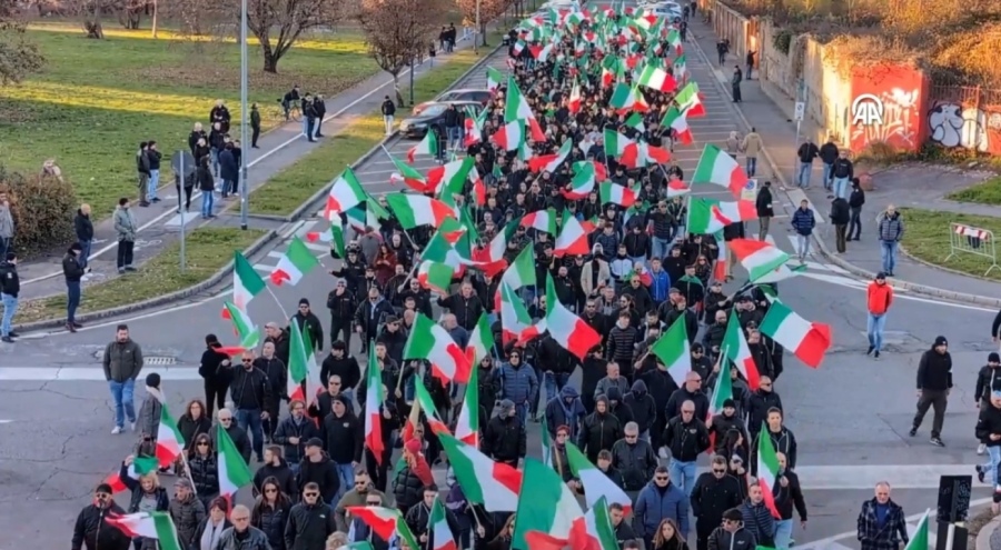 İtalya'da faşizm karşıtı sol gruplar yürüyüş yaptı