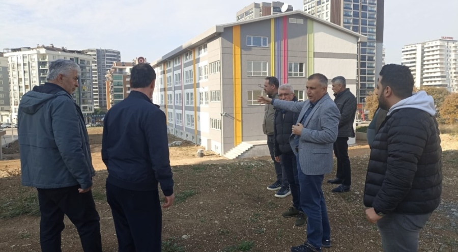 Bursa İl Mill&icirc; Eğitim Müdürü Gürhan Çokgezer, güçlendirme ve yapım çalışmalarını yerinde inceledi