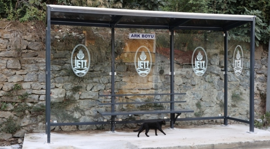 İstanbul Beykoz'da otobüs duraklarına zarar veren 2 şahıs yakalandı