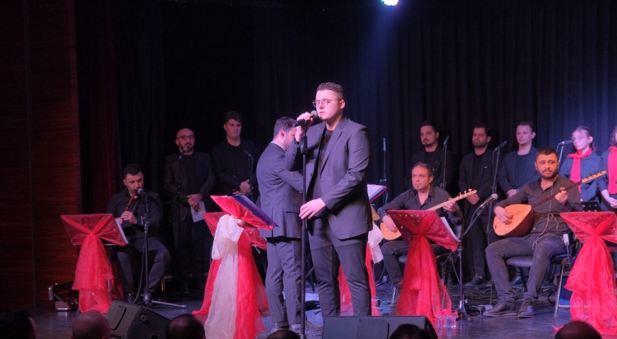 İnegöl Belediyesi THM Gençlik Korosu'ndan kulakların pasını silen konser