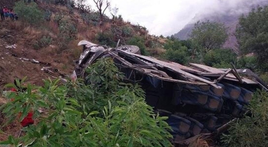 Okul otobüsü uçurumdan yuvarlandı: Çok sayıda ölü ve yaralı var...