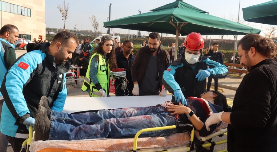 Bursa Şehir Hastanesi'nde gerçeğini aratmayan deprem ve yangın tatbikatı